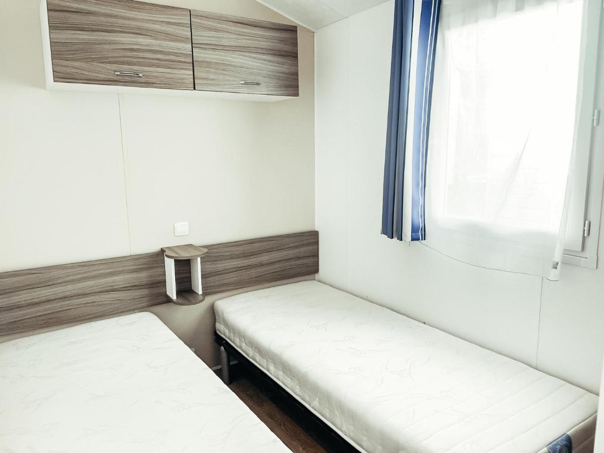 3 Bedroom Chalets Camping Lei Suves - Joycasa รอกเกอบรูน-ซูร์-อาร์ฌ็องส์ ภายนอก รูปภาพ