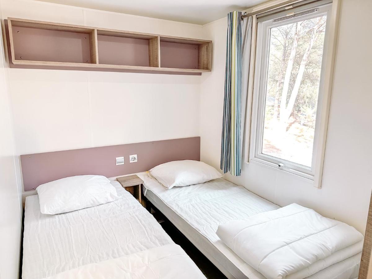 3 Bedroom Chalets Camping Lei Suves - Joycasa รอกเกอบรูน-ซูร์-อาร์ฌ็องส์ ภายนอก รูปภาพ