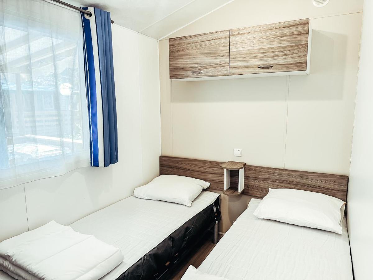 3 Bedroom Chalets Camping Lei Suves - Joycasa รอกเกอบรูน-ซูร์-อาร์ฌ็องส์ ภายนอก รูปภาพ
