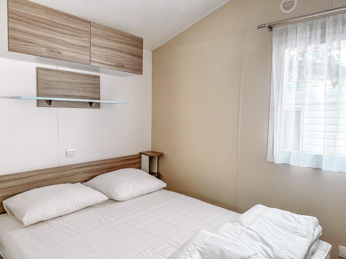 3 Bedroom Chalets Camping Lei Suves - Joycasa รอกเกอบรูน-ซูร์-อาร์ฌ็องส์ ภายนอก รูปภาพ